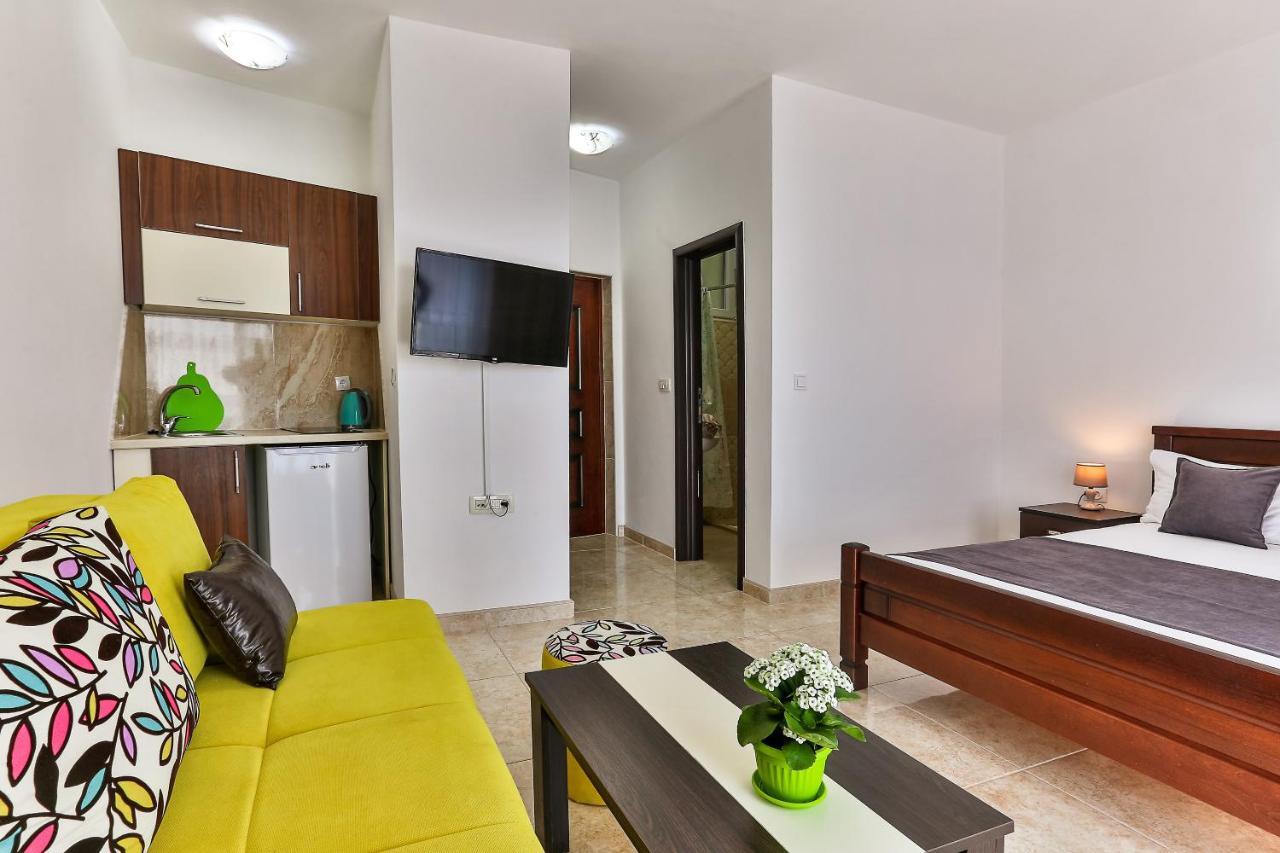 Buskovic Apartment Добра вода Екстериор снимка