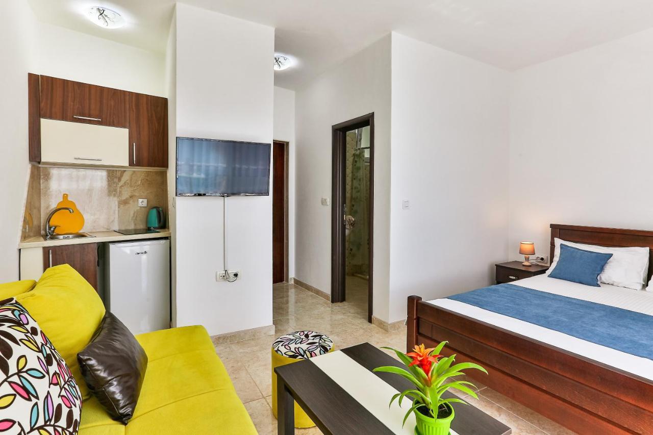 Buskovic Apartment Добра вода Екстериор снимка