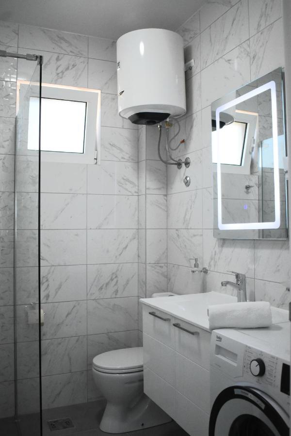 Buskovic Apartment Добра вода Екстериор снимка