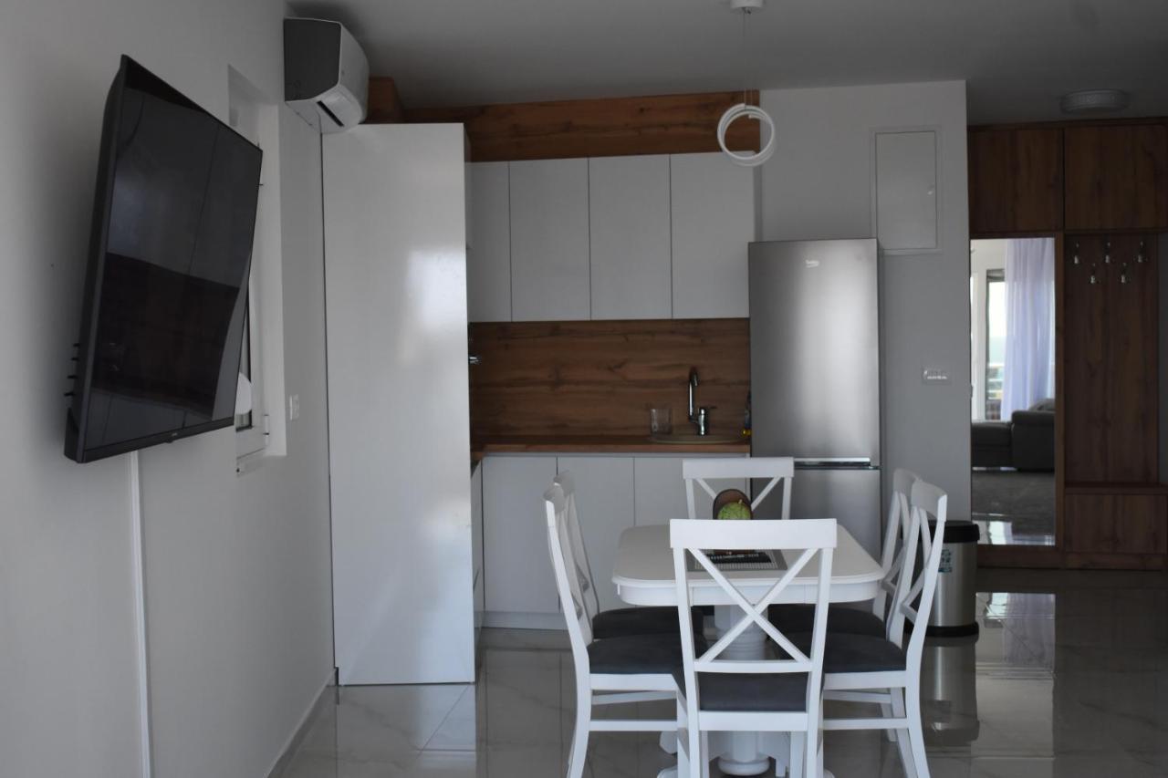 Buskovic Apartment Добра вода Екстериор снимка