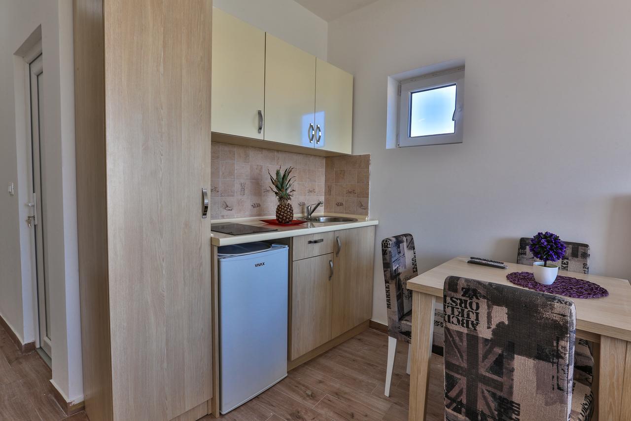 Buskovic Apartment Добра вода Екстериор снимка