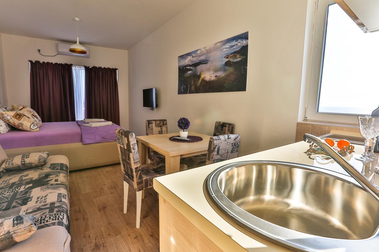 Buskovic Apartment Добра вода Екстериор снимка