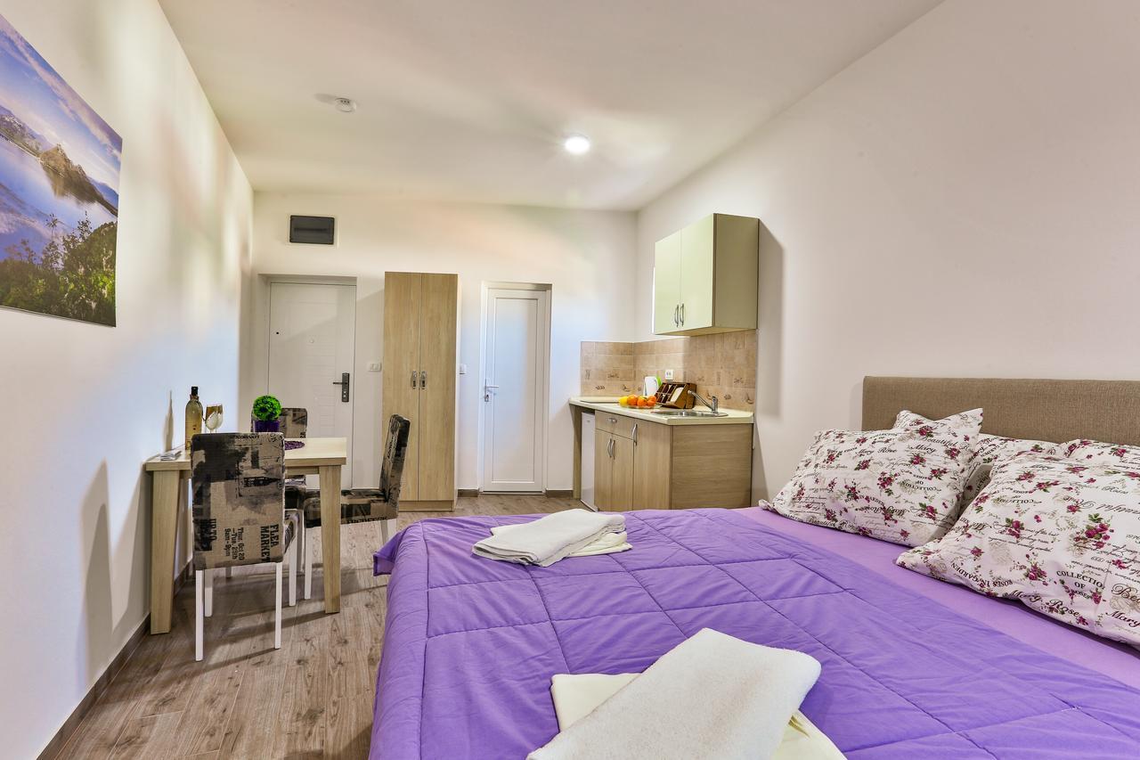 Buskovic Apartment Добра вода Екстериор снимка