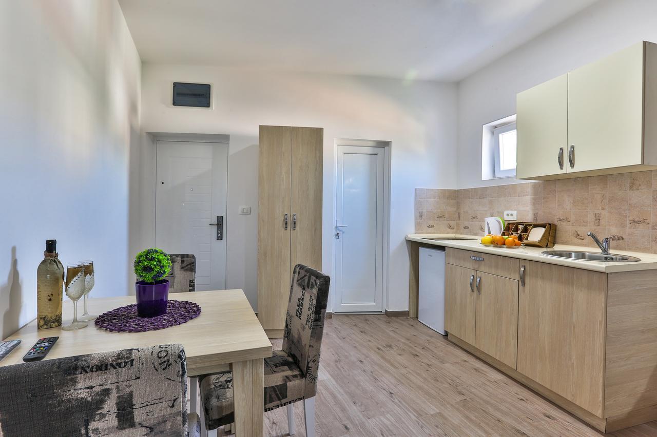 Buskovic Apartment Добра вода Екстериор снимка