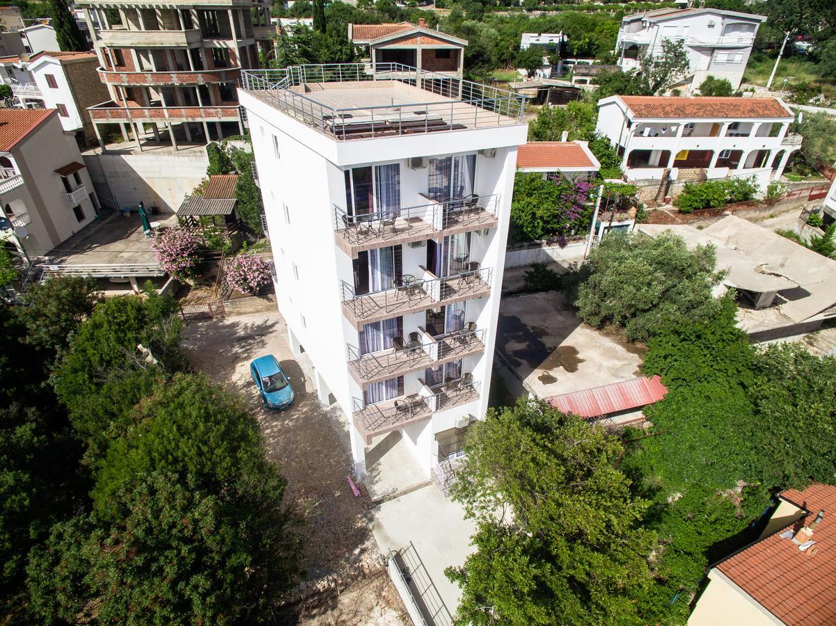 Buskovic Apartment Добра вода Екстериор снимка