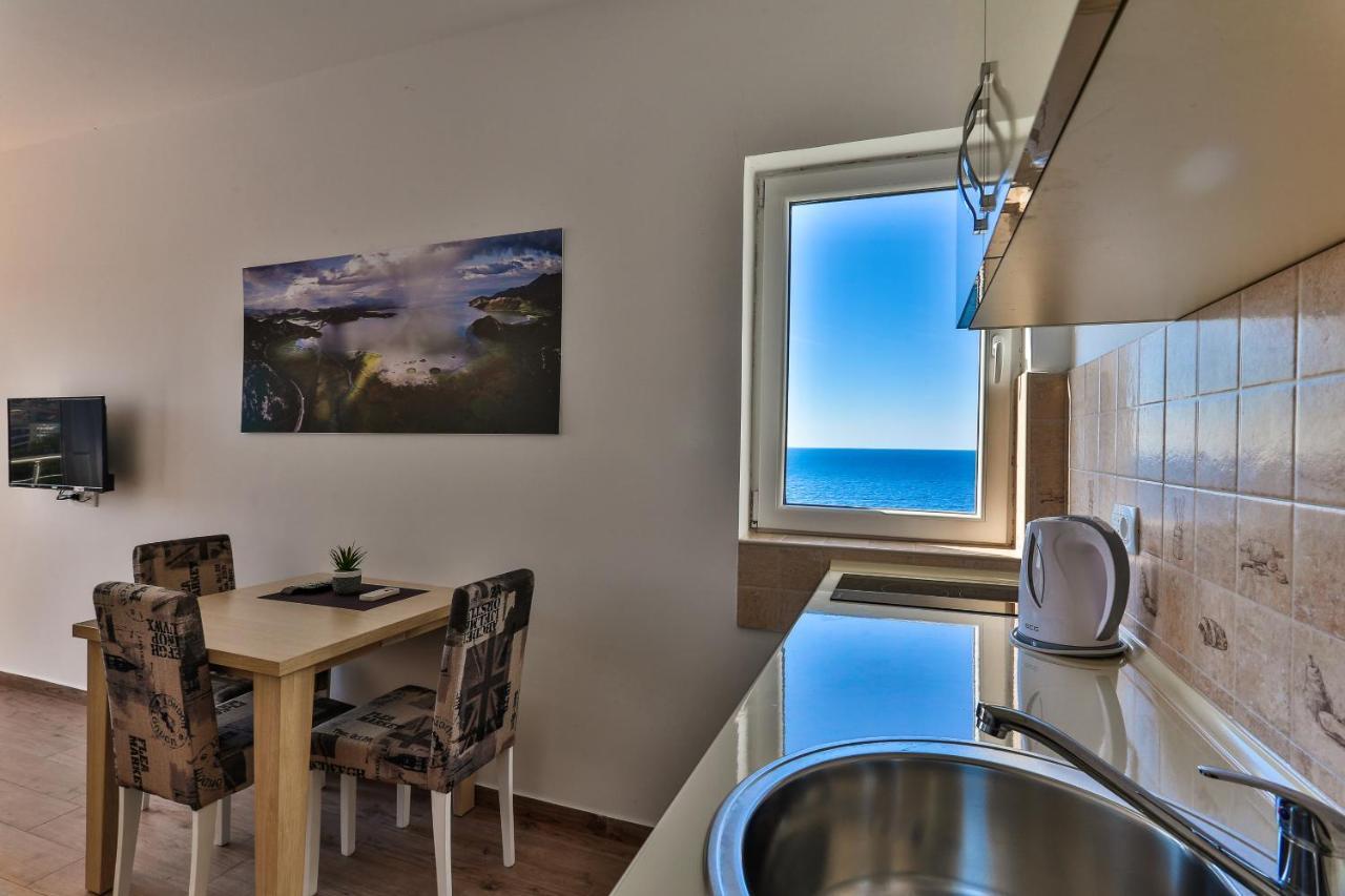 Buskovic Apartment Добра вода Екстериор снимка
