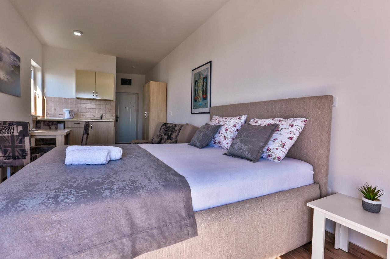 Buskovic Apartment Добра вода Екстериор снимка